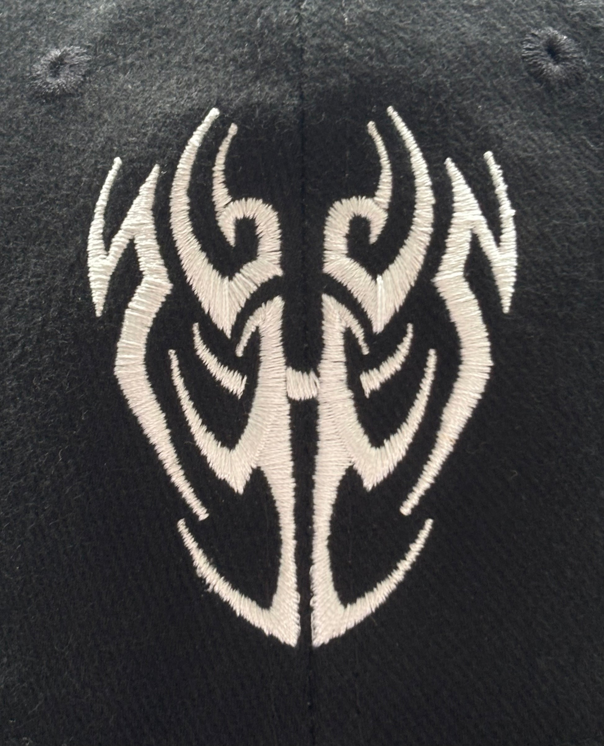 Y2K tribal LED kšiltovka