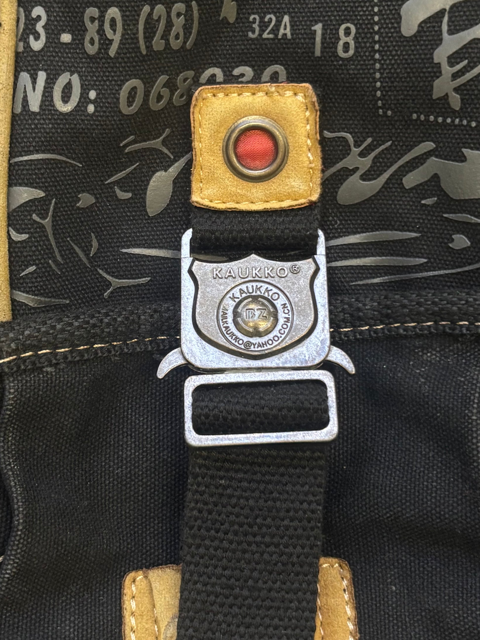 Y2K vintage lock batoh