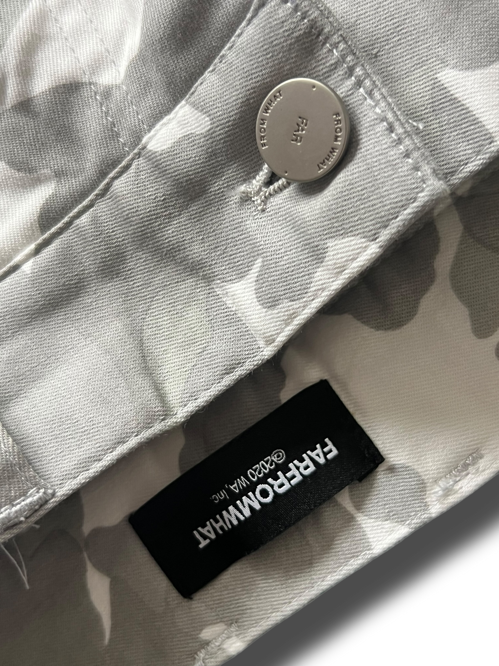 Far from What camo kalhoty