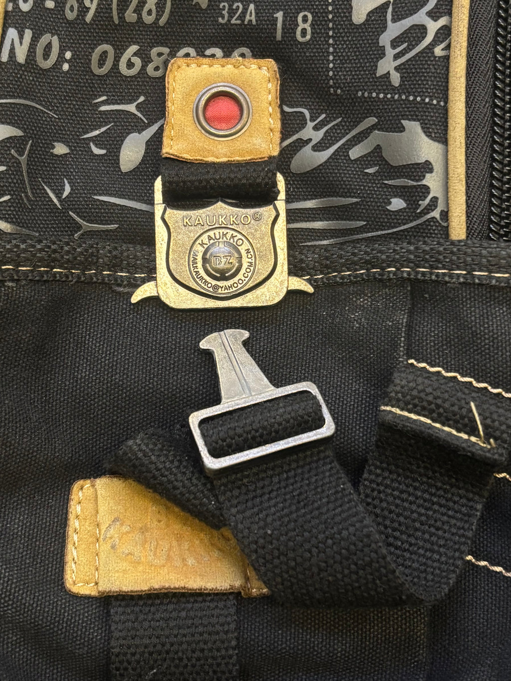 Y2K vintage lock batoh