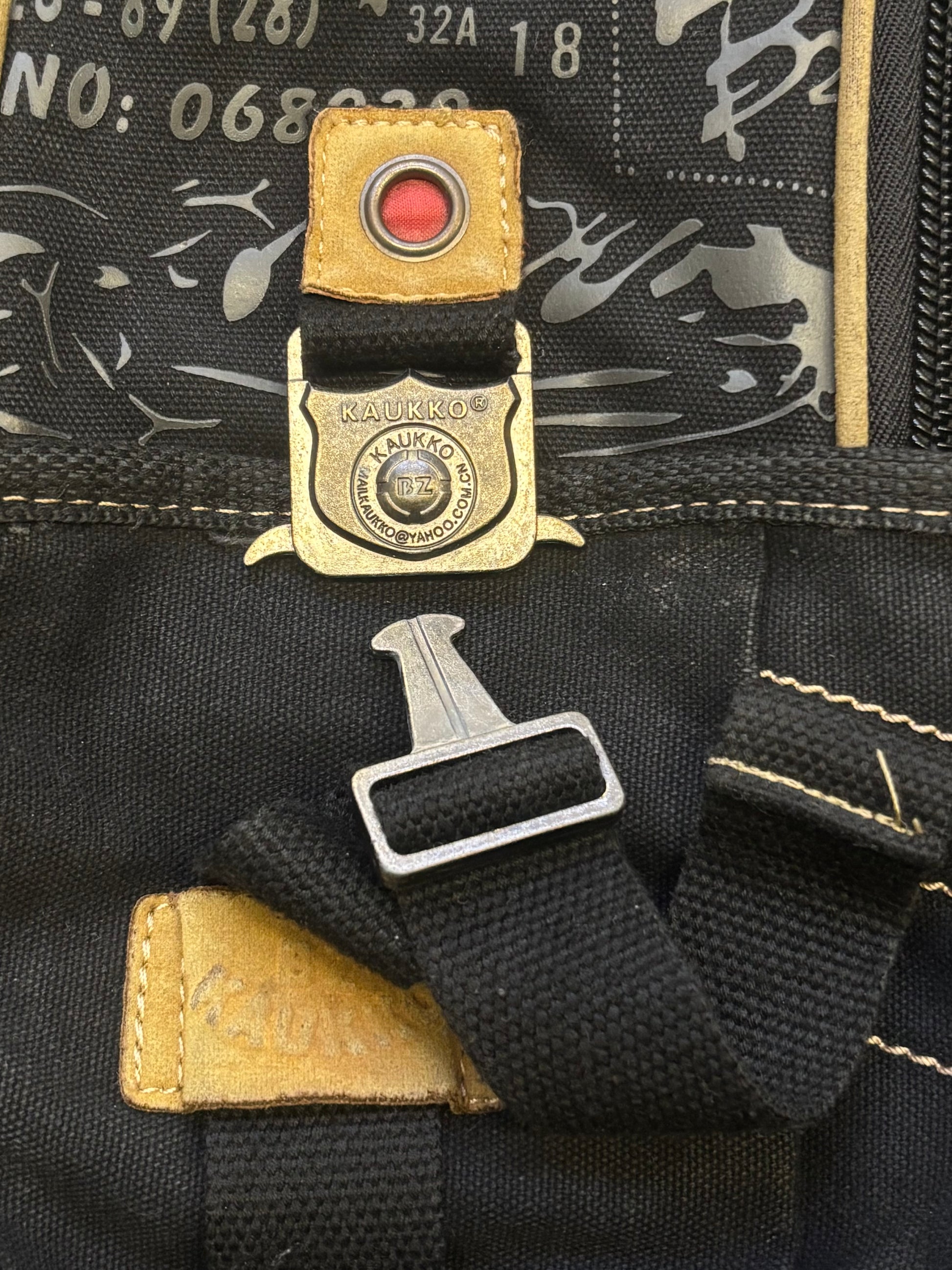 Y2K vintage lock batoh