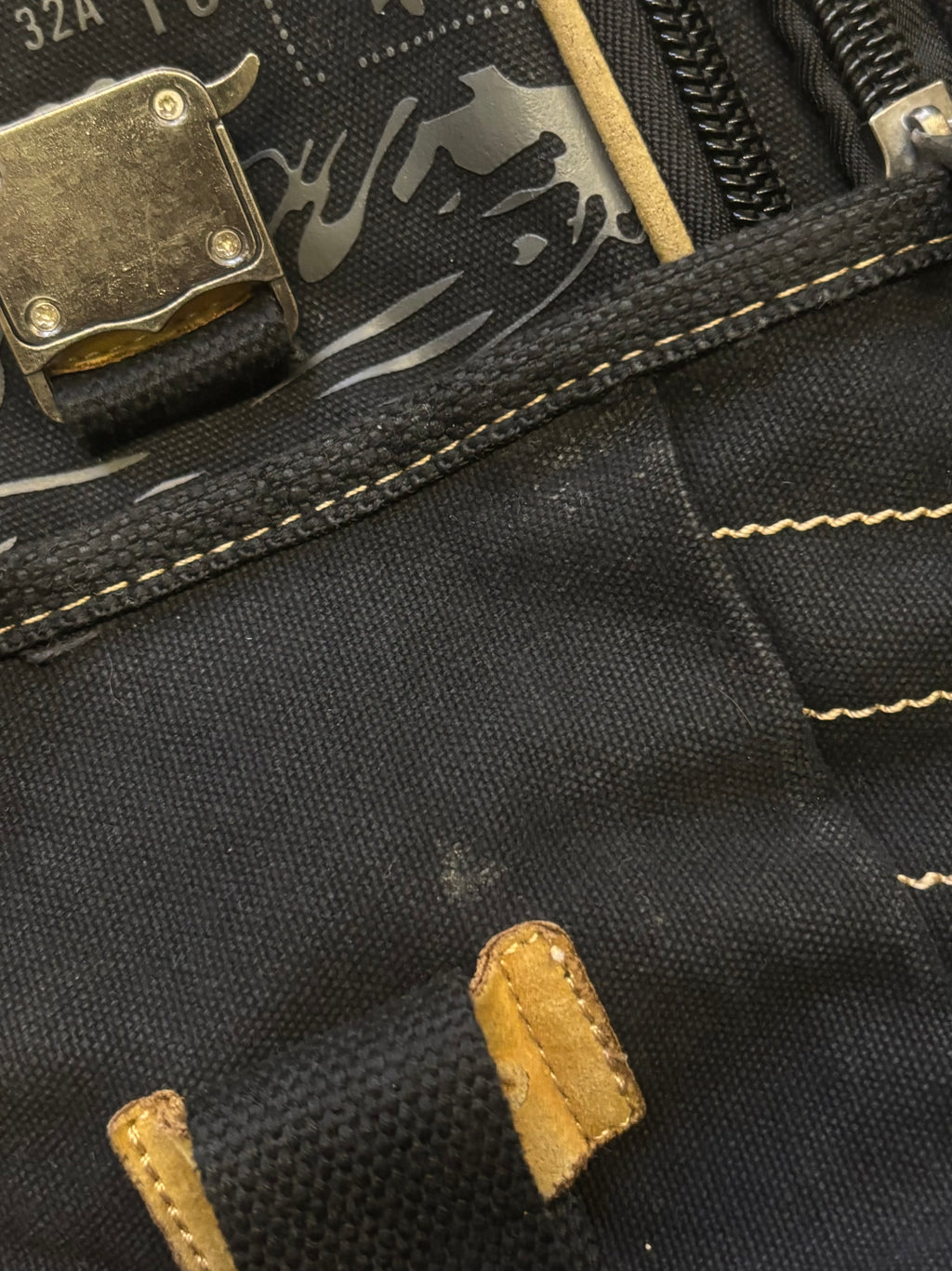 Y2K vintage lock batoh